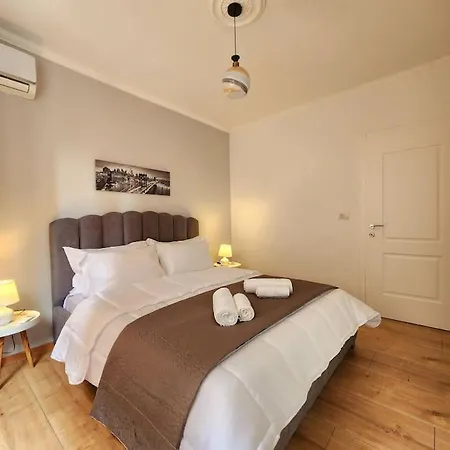 21 Flat W 24h Self Check In Apartman *